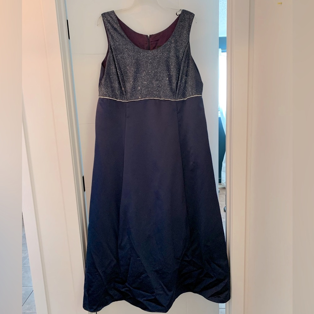 Beautiful navy blue sarin prom dress